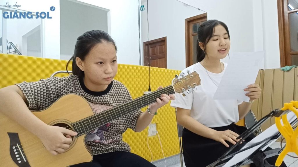 Dạy Đàn Guitar Quận 12 || Tình Thơ || Lớp Nhạc Giáng Sol, lớp học đàn Guitar Quận 12, trung tâm dạy Guitar cơ bản quận 12, dạy đàn piano quận 12